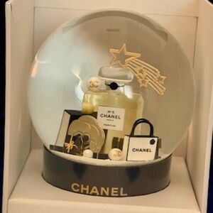 BRAND NEW CHANEL SNOW GLOBE - DECEMBER 2025 - COLLECTORS ITEM